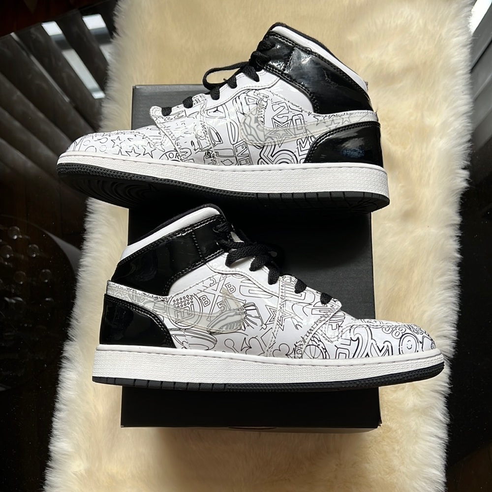 Air Jordan 1 Mid SE (GS) White/White Black Volt Size 6Y